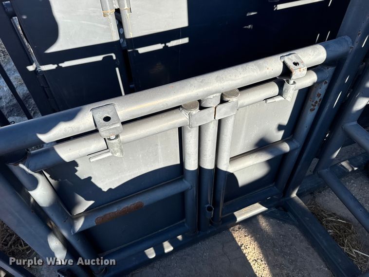 image for item EU6488 Rawhide portable corral