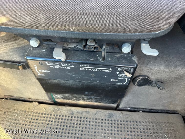 image for item EU6489 1992 John Deere 4960 MFWD tractor