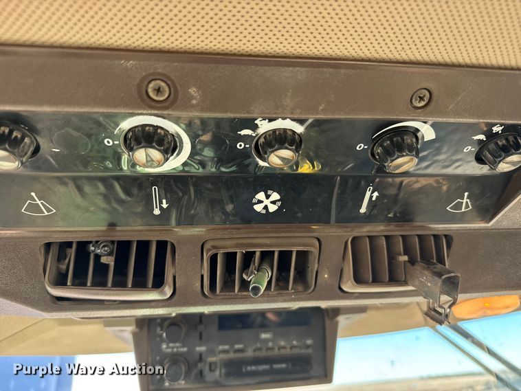 image for item EU6489 1992 John Deere 4960 MFWD tractor