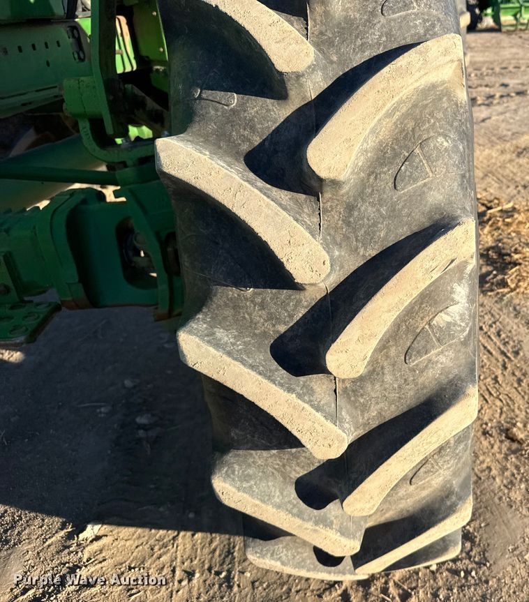 image for item EU6489 1992 John Deere 4960 MFWD tractor