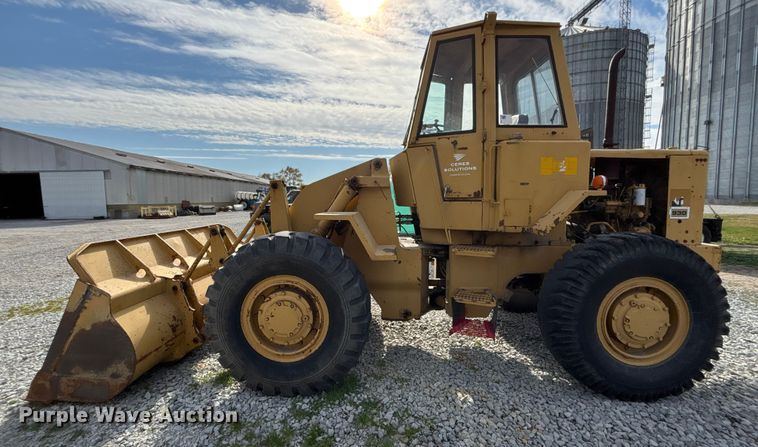 image for item EV3249 1973 Caterpillar 930 wheel loader