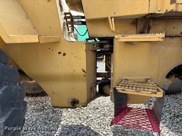 image for item EV3249 1973 Caterpillar 930 wheel loader