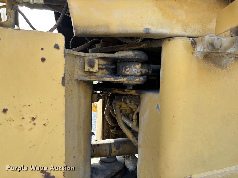 image for item EV3249 1973 Caterpillar 930 wheel loader