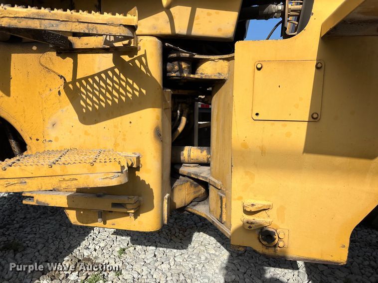 image for item EV3249 1973 Caterpillar 930 wheel loader