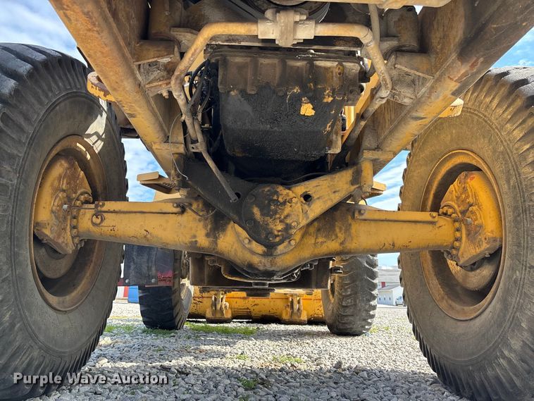 image for item EV3249 1973 Caterpillar 930 wheel loader