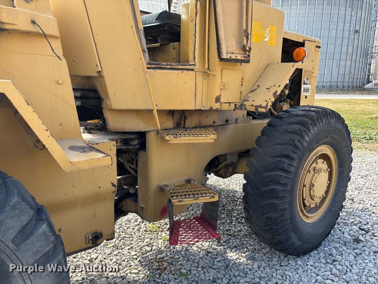 image for item EV3249 1973 Caterpillar 930 wheel loader
