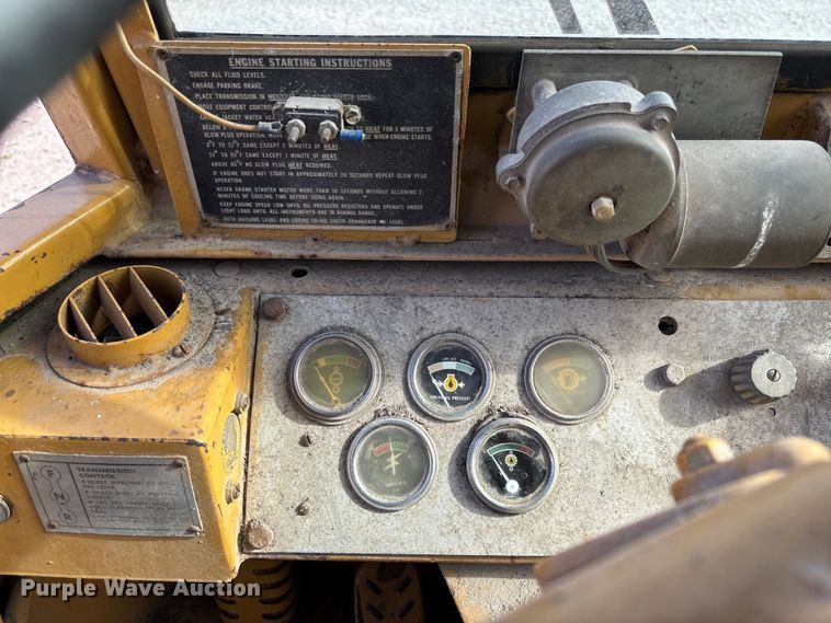 image for item EV3249 1973 Caterpillar 930 wheel loader