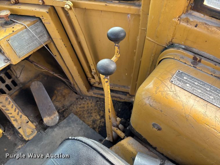 image for item EV3249 1973 Caterpillar 930 wheel loader
