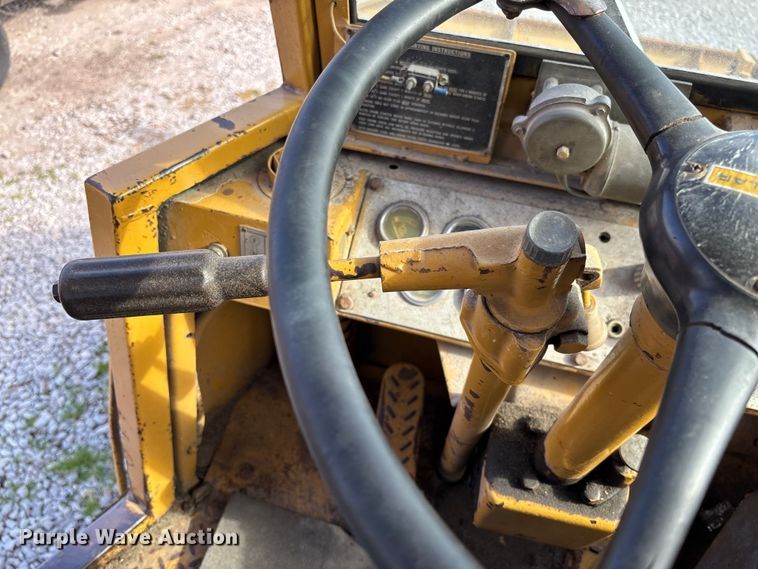 image for item EV3249 1973 Caterpillar 930 wheel loader