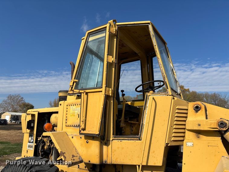 image for item EV3249 1973 Caterpillar 930 wheel loader
