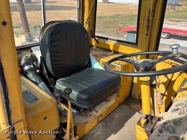 image for item EV3249 1973 Caterpillar 930 wheel loader