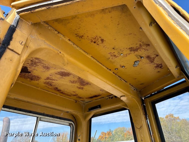 image for item EV3249 1973 Caterpillar 930 wheel loader