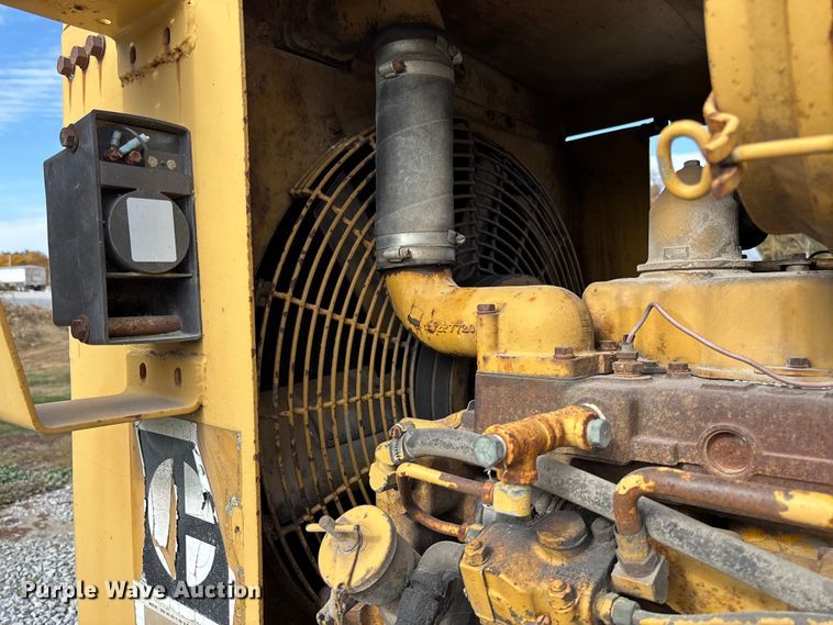 image for item EV3249 1973 Caterpillar 930 wheel loader