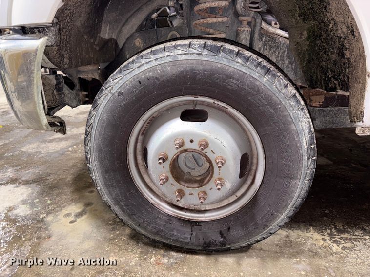 image for item FK1023 2015 Ford F350 Super Duty flatbed pickup truck