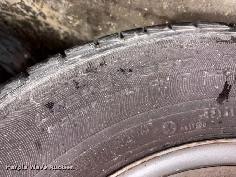 image for item FK1023 2015 Ford F350 Super Duty flatbed pickup truck