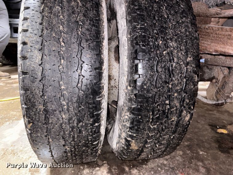 image for item FK1023 2015 Ford F350 Super Duty flatbed pickup truck