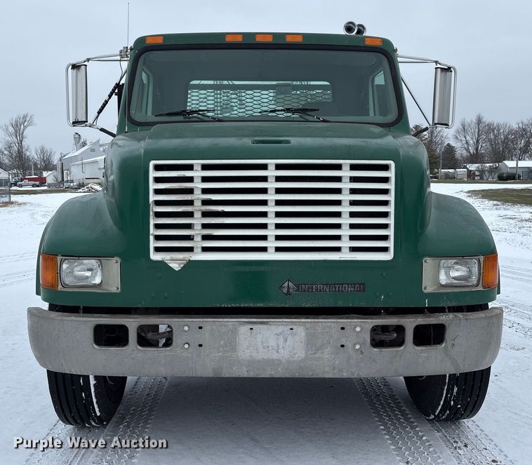 image for item FK1041 1999 International 4900 flatbed truck