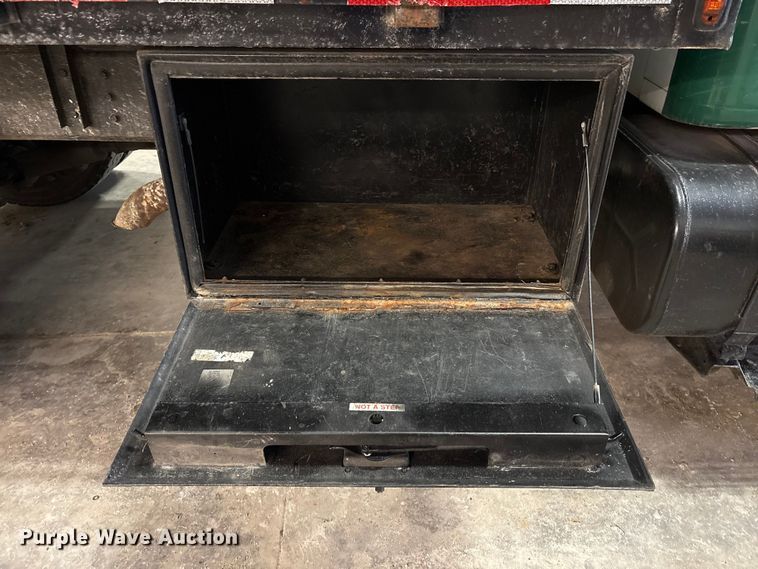 image for item FK1041 1999 International 4900 flatbed truck