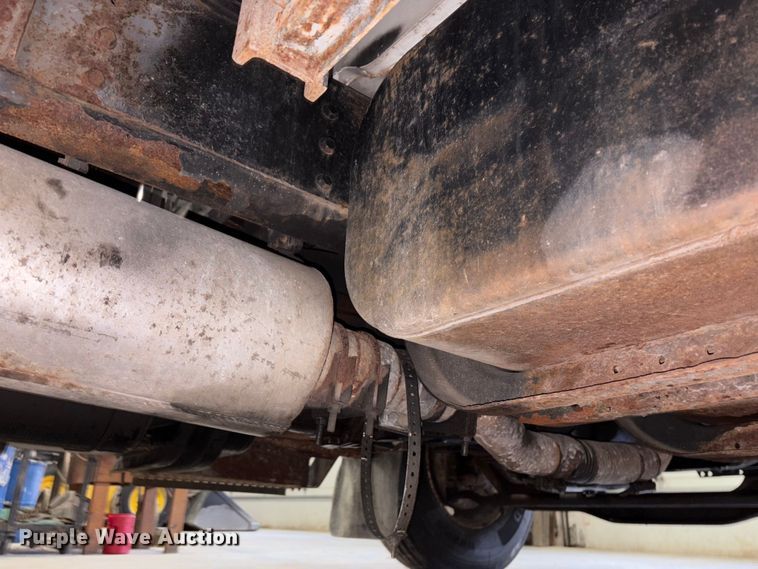 image for item FK1041 1999 International 4900 flatbed truck