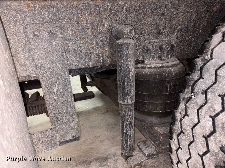 image for item FK1041 1999 International 4900 flatbed truck