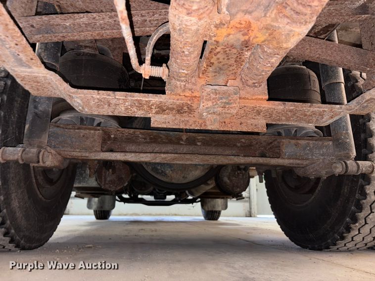 image for item FK1041 1999 International 4900 flatbed truck