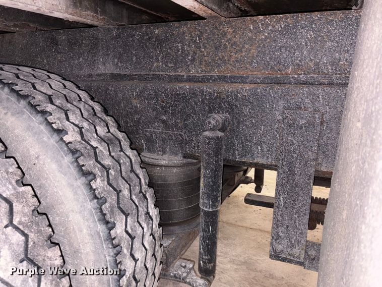 image for item FK1041 1999 International 4900 flatbed truck