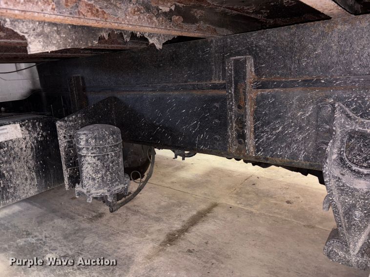 image for item FK1041 1999 International 4900 flatbed truck