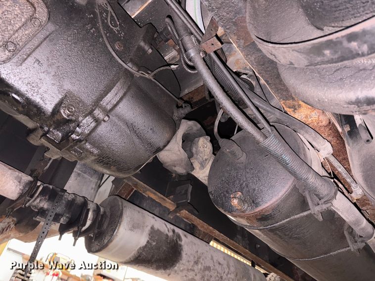 image for item FK1041 1999 International 4900 flatbed truck