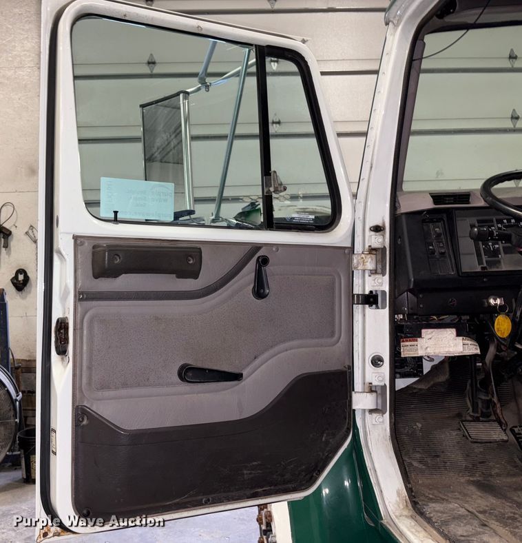 image for item FK1041 1999 International 4900 flatbed truck