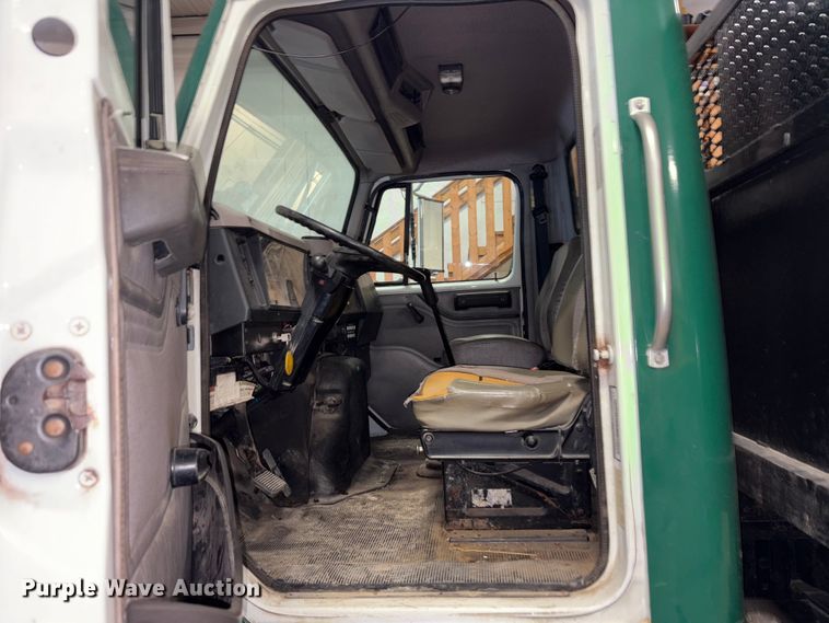 image for item FK1041 1999 International 4900 flatbed truck