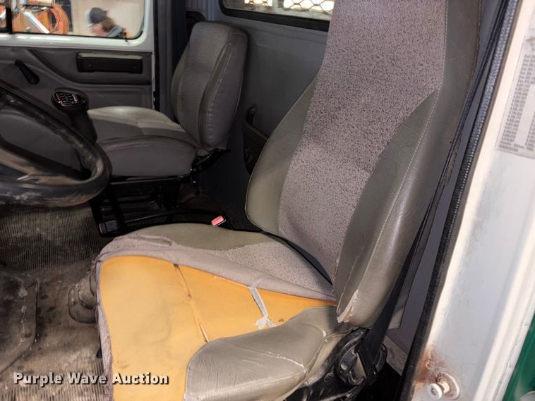 image for item FK1041 1999 International 4900 flatbed truck