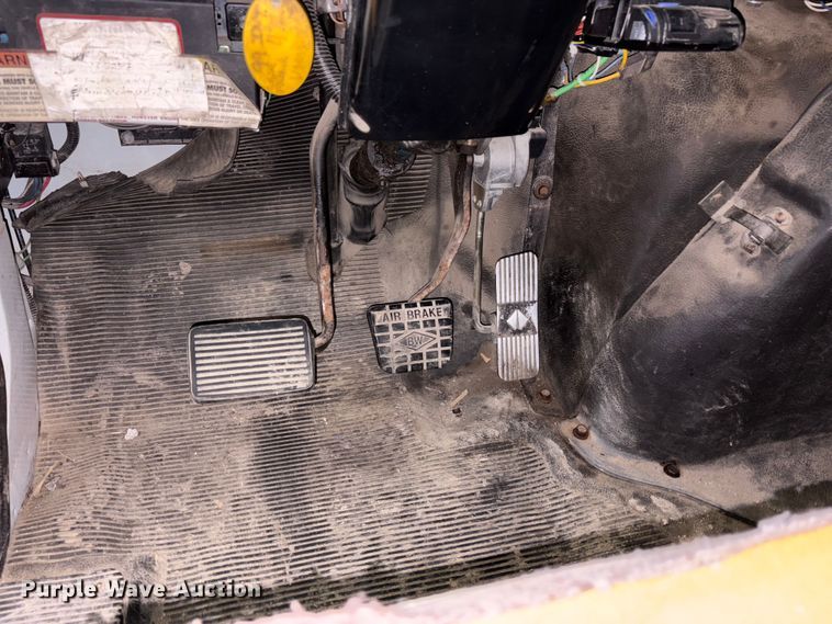 image for item FK1041 1999 International 4900 flatbed truck