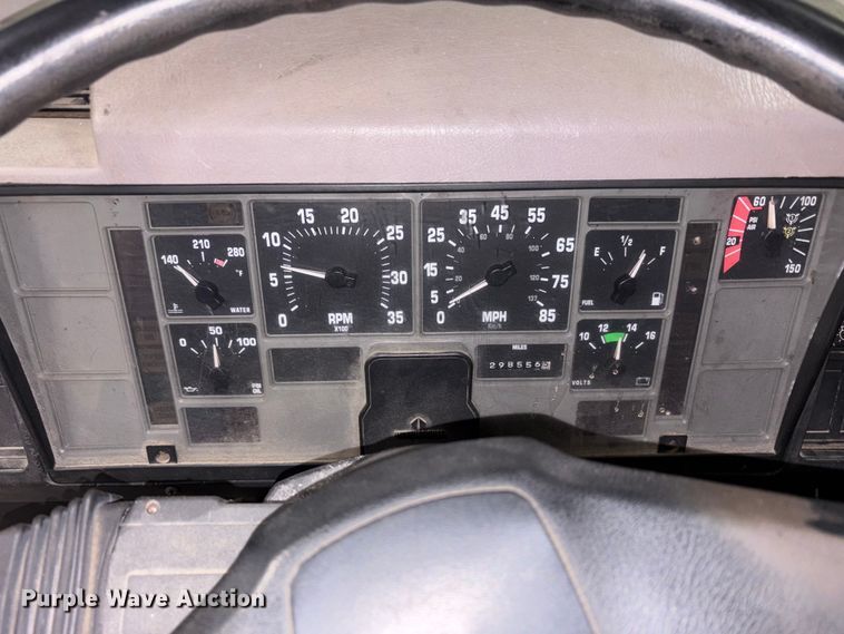 image for item FK1041 1999 International 4900 flatbed truck