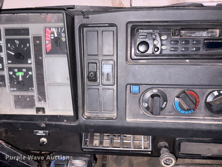 image for item FK1041 1999 International 4900 flatbed truck