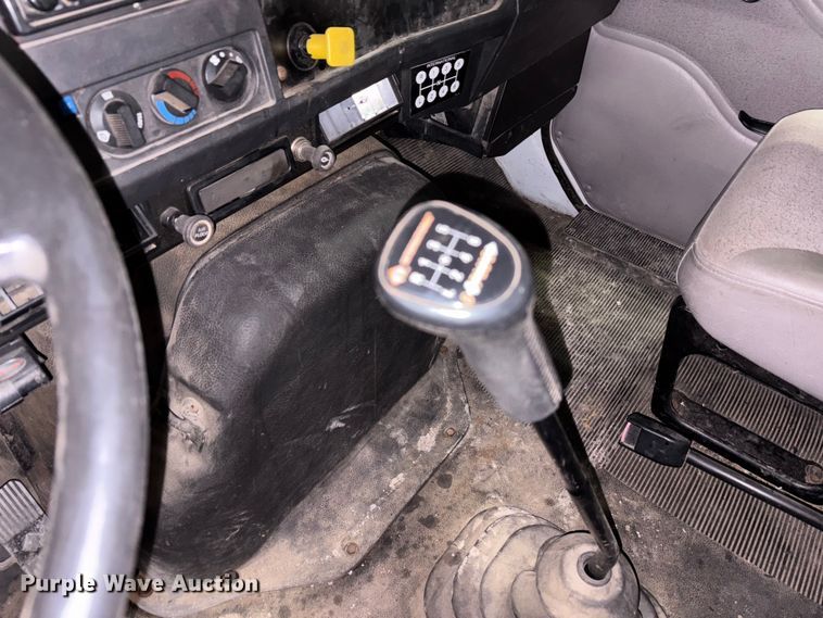 image for item FK1041 1999 International 4900 flatbed truck