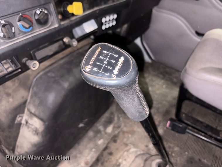 image for item FK1041 1999 International 4900 flatbed truck