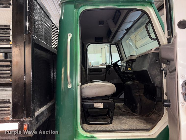 image for item FK1041 1999 International 4900 flatbed truck