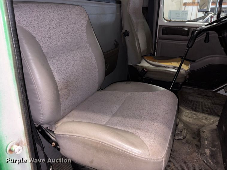 image for item FK1041 1999 International 4900 flatbed truck