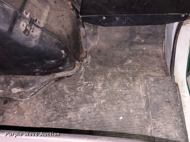 image for item FK1041 1999 International 4900 flatbed truck