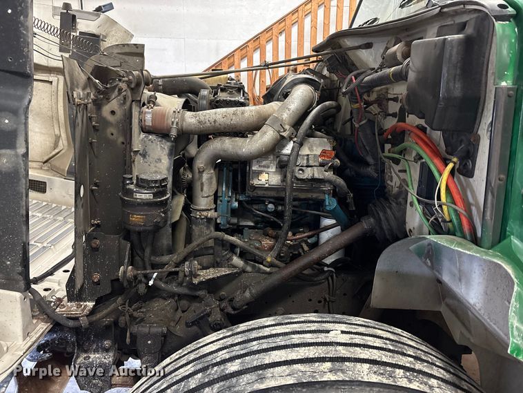 image for item FK1041 1999 International 4900 flatbed truck