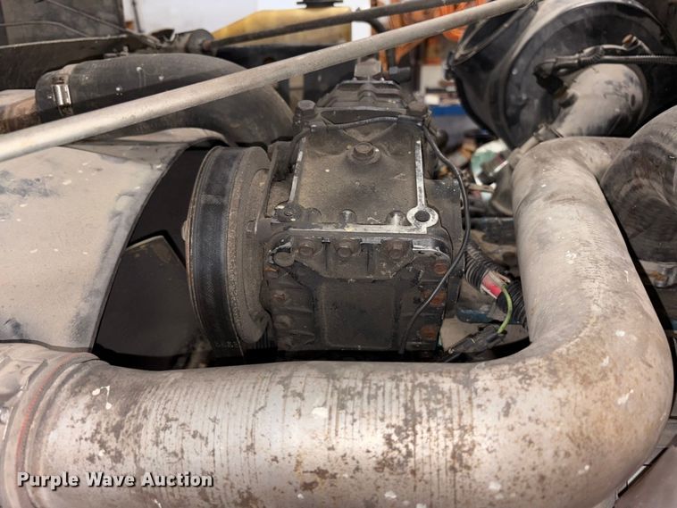 image for item FK1041 1999 International 4900 flatbed truck