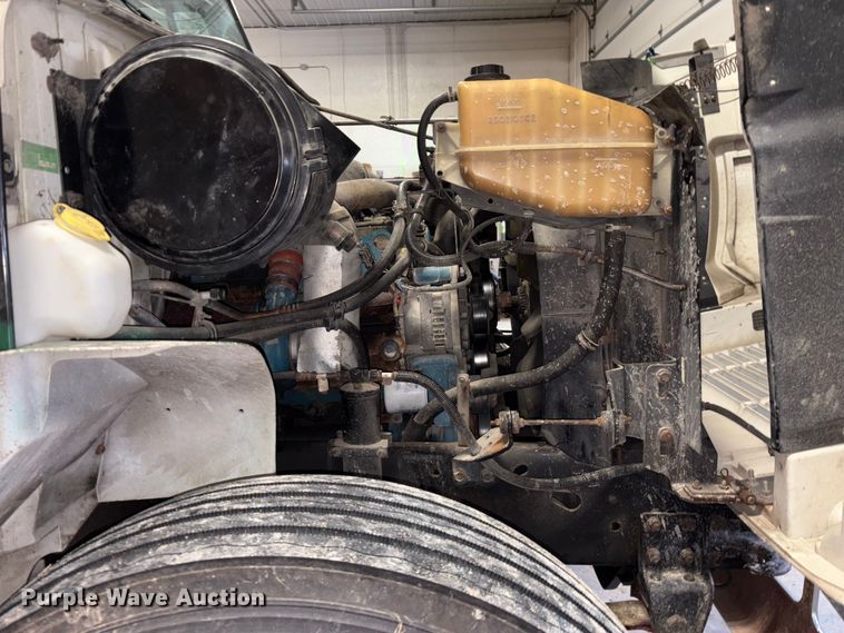 image for item FK1041 1999 International 4900 flatbed truck