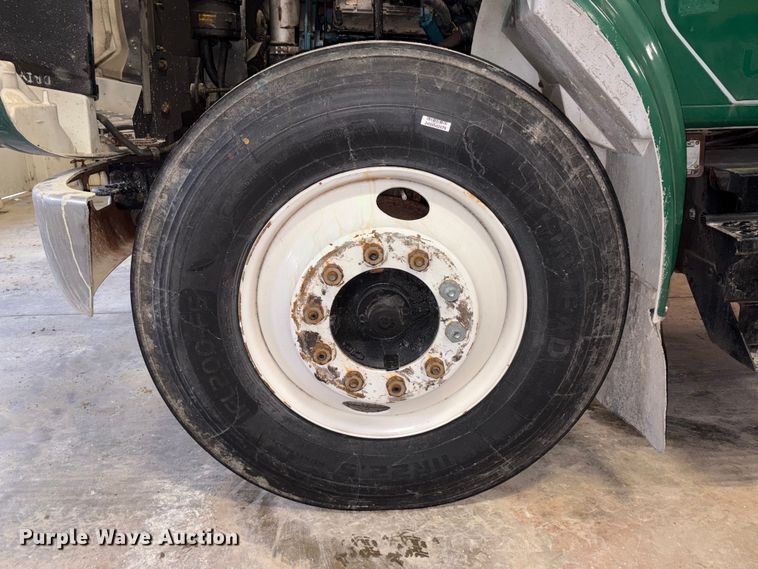 image for item FK1041 1999 International 4900 flatbed truck