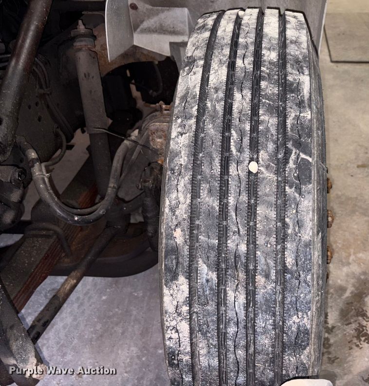 image for item FK1041 1999 International 4900 flatbed truck