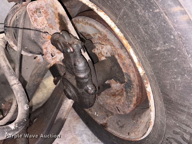 image for item FK1041 1999 International 4900 flatbed truck