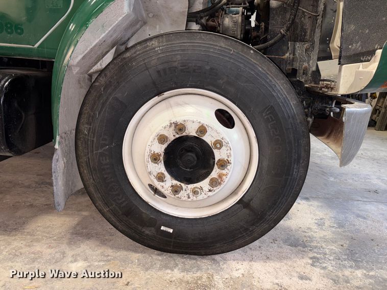 image for item FK1041 1999 International 4900 flatbed truck