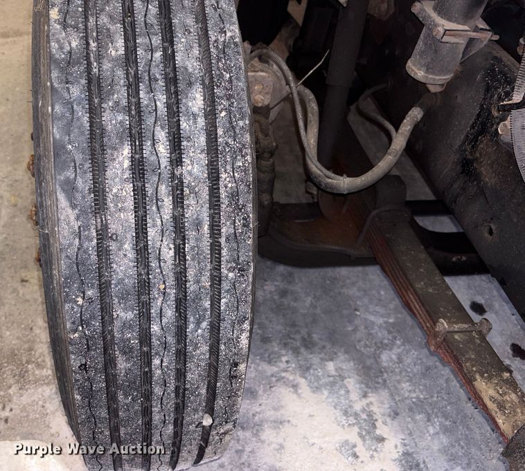 image for item FK1041 1999 International 4900 flatbed truck