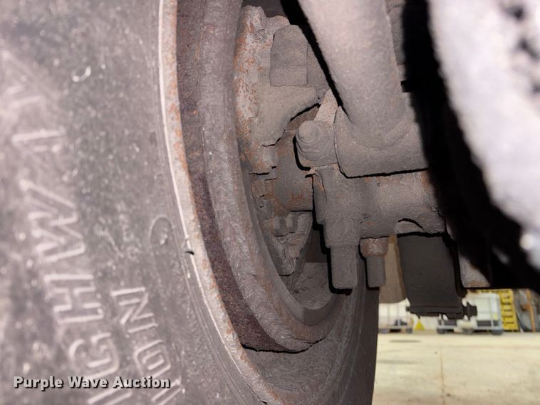 image for item FK1041 1999 International 4900 flatbed truck