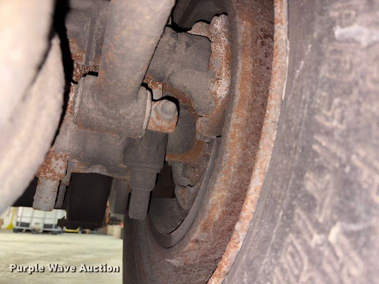 image for item FK1041 1999 International 4900 flatbed truck