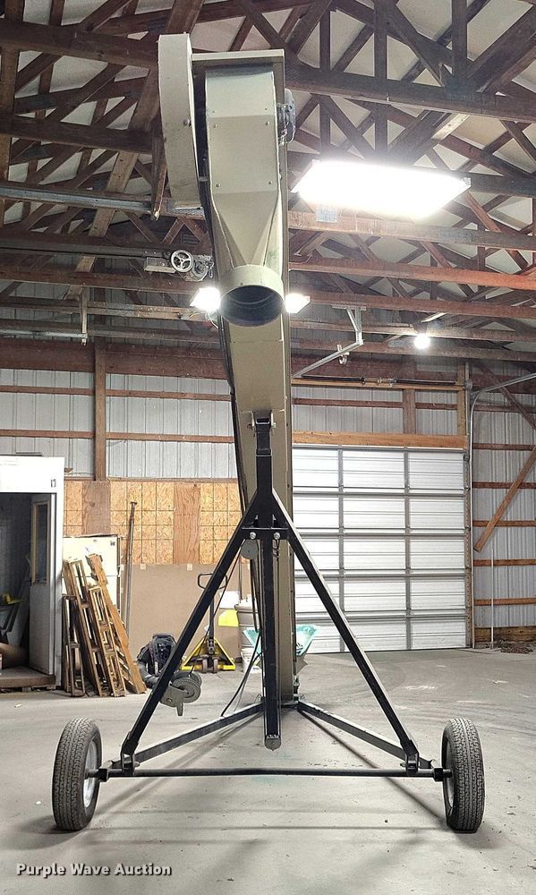 image for item IH9389 Quality Plus 524HT auger